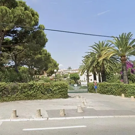 Cosy 2 Pieces Dans Avec Piscine * Antibes